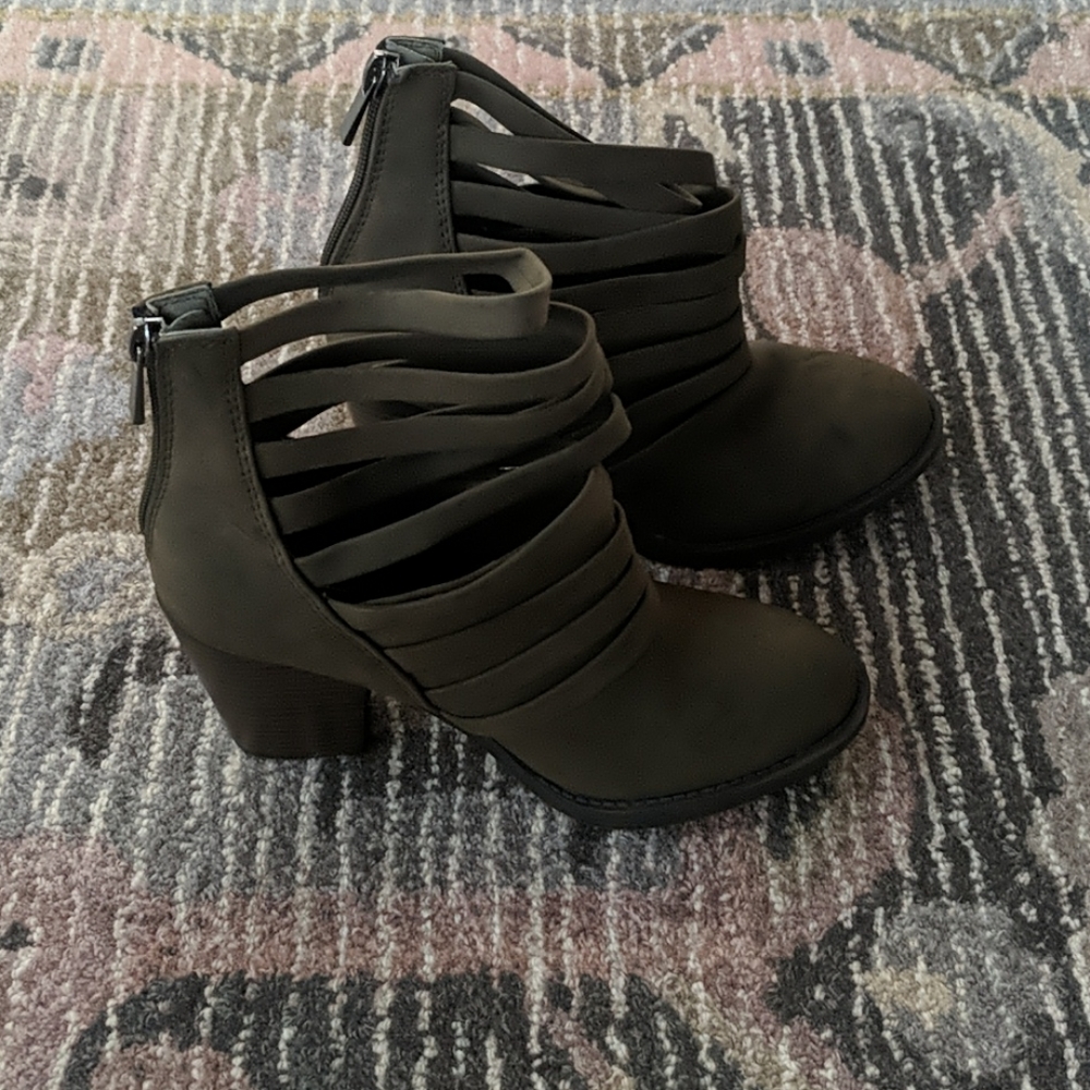 COPY - Soda Olive Green Heels Zip Up Caged Booties Sz 6.5